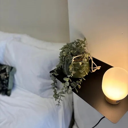 Station Bridge Collection - Flat 5 *