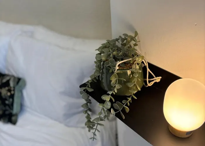 Station Bridge Collection - Flat 5 *